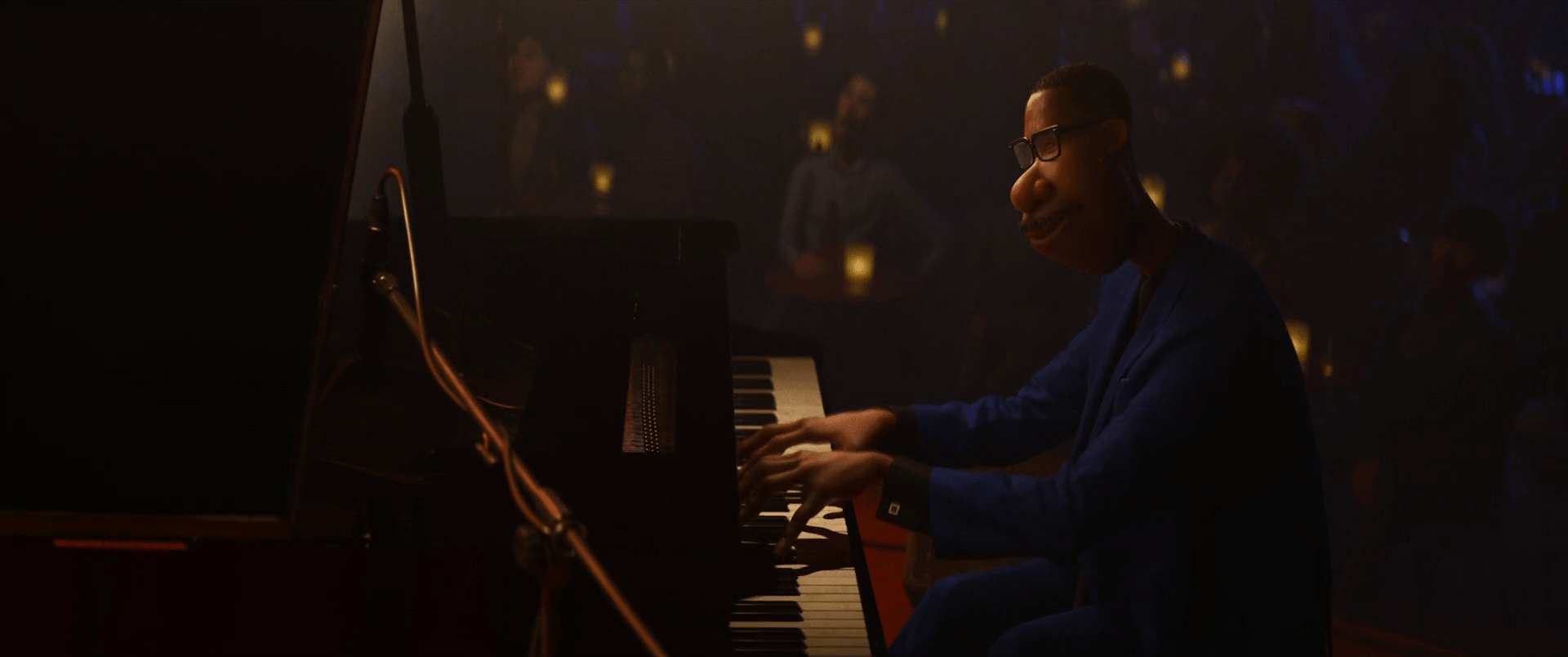 Fotografía de Soul. Joe tocando el piano en un bar de jazz.